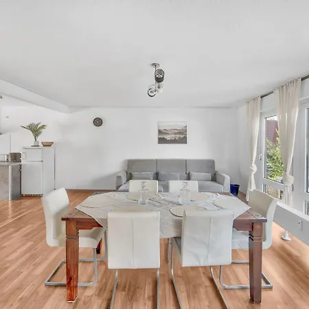 Work & In Adelheitsdorf *